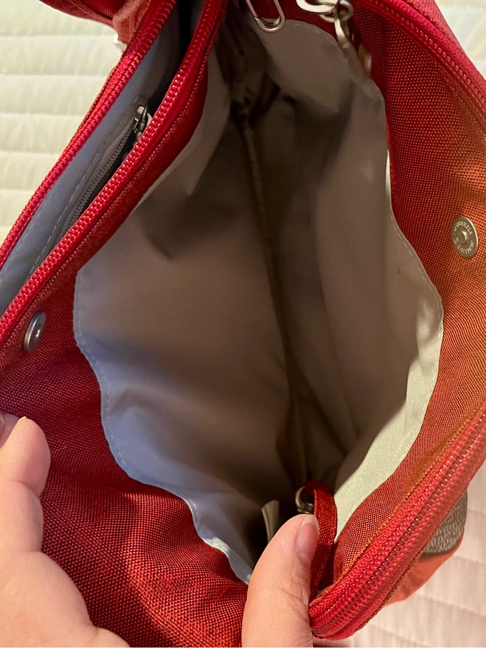 Baggallini Heather Red & Gray Anti-Theft Crossbody Bag + Wristlet - NWOT - Picture 4 of 9